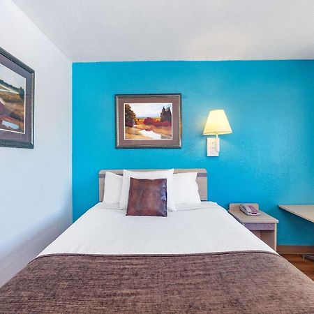 Travelodge By Wyndham مايلز سيتي المظهر الخارجي الصورة